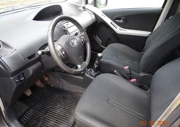 Toyota Yaris cena 21900 przebieg: 132000, rok produkcji 2010 z Dębno małe 92